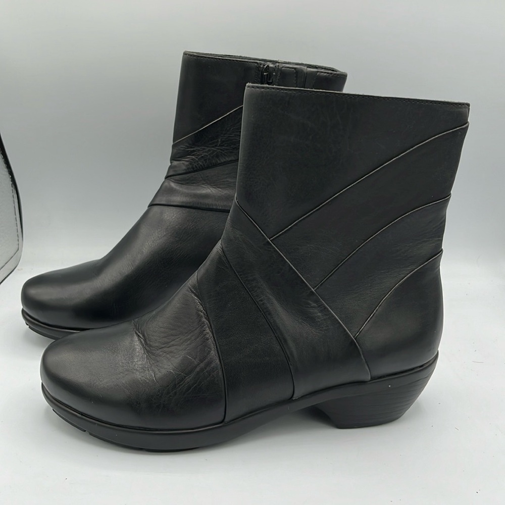 UC  Ultimate Comfort 24/7 Black Leather Ankle Boots Women’s Size US 7 Side  Zip